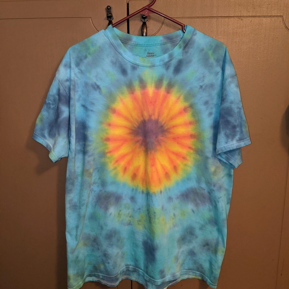 Tie Dye hand-made-- Mens XL (sunflower design)